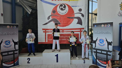 Imagine principala Cupa Okinawa a adus Clubului Sportiv Școlar Nr.4 București 5 medalii: 3 de aur si 2 de bronz.